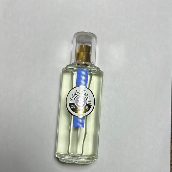 Roger & Gallet Paris Fragrance Spray 100ML | 3.3 FL OZ - Picture 4 of 5